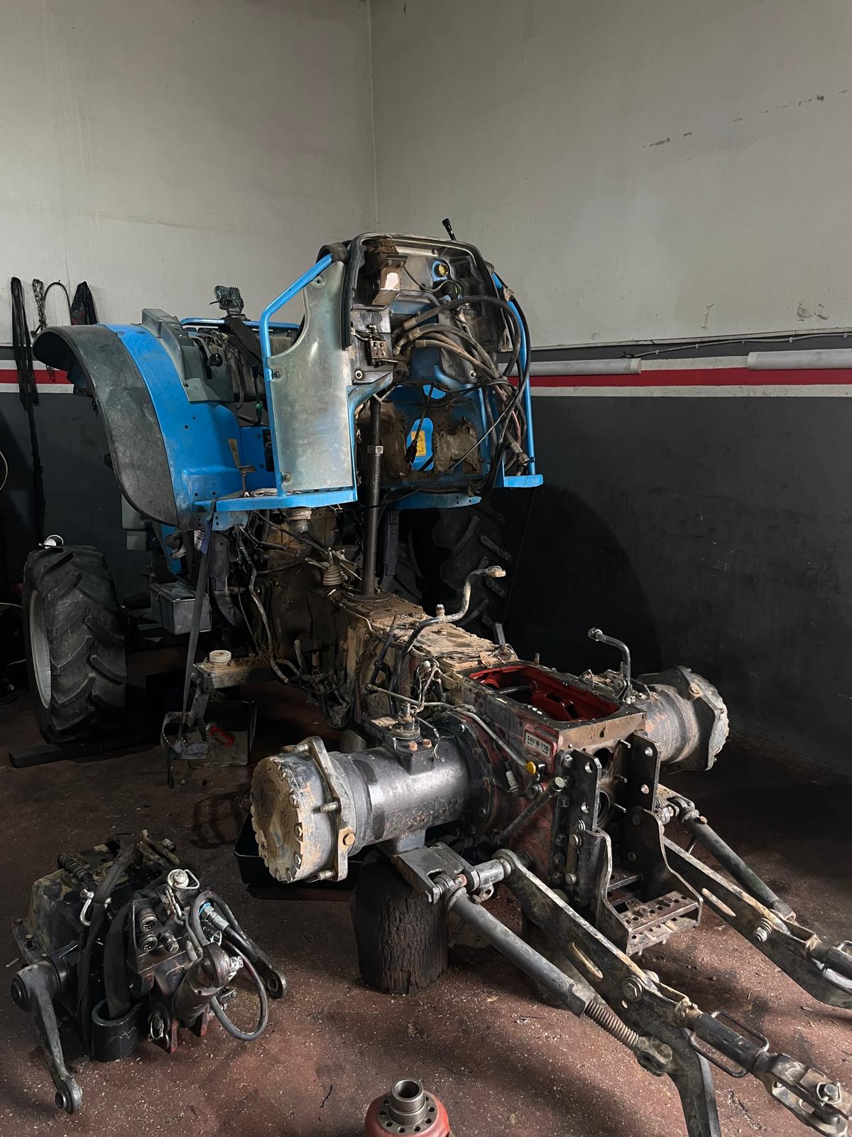 Ayar Traktör Oto Tamir 